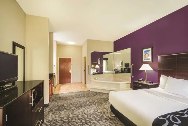 جناح استوديو بسرير كينج، La Quinta Inn & Suites by Wyndham Louisville East 3/10