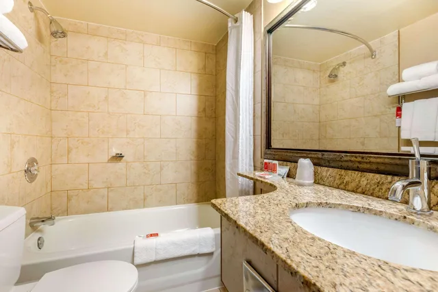 Standard, Quadruple, Super 8 by Wyndham Macleod Trail Calgary 2/2