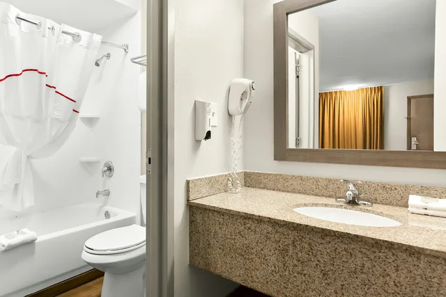 غرفة ديلوكس بسرير كوين للمدخنين، Red Roof Inn Rock Hill 6/9