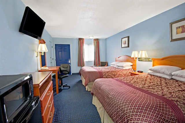 غرفة قياسية بسريرين كوين، Days Inn By Wyndham Ku Lawrence 3/10