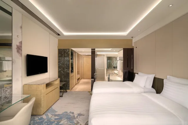 غرفة ديلوكس بسريرين منفصلين بإطلالة على النهر، Kempinski Hotel Beijing Yansha centre 3/5