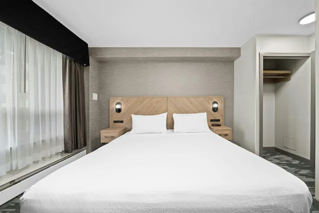 جناح غراند بسرير كينج مع أريكة بمطبخ صغير، Sandman Hotel Calgary Airport 1/4