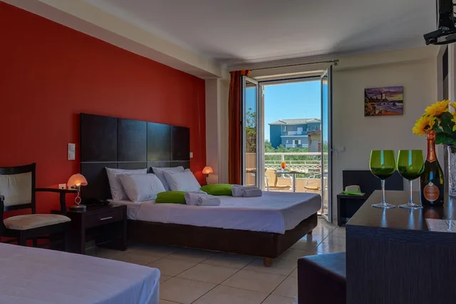 غرفة ثلاثية بسرير مزدوج وسرير فردي، Zante Pantheon Hotel 1/7
