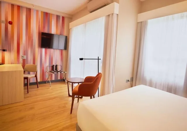 Luxury, Queen Bed, Accessible, Quality Hotel Paulista - Sao Paulo 2/6