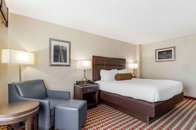 غرفة قياسية بسرير كينج، Best Western Plus Grosvenor Airport Hotel 3/5