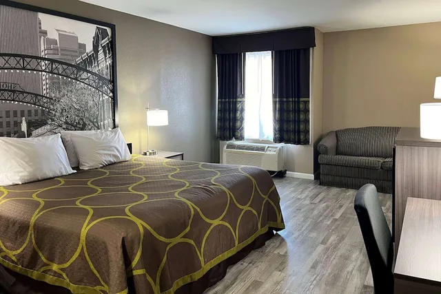 غرفة بسرير كينج، Super 8 by Wyndham Harrison OH 2/9