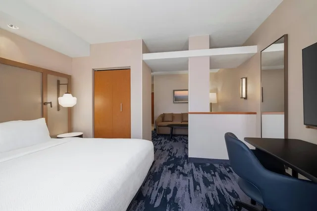 جناح بسرير كينج مع أريكة لذوي الإعاقة، Fairfield Inn Suites Cumberland 1/4