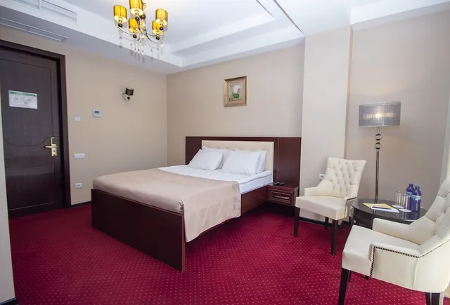 غرفة قياسية بسرير كوين بشرفة، Marionn Hotel 5/8