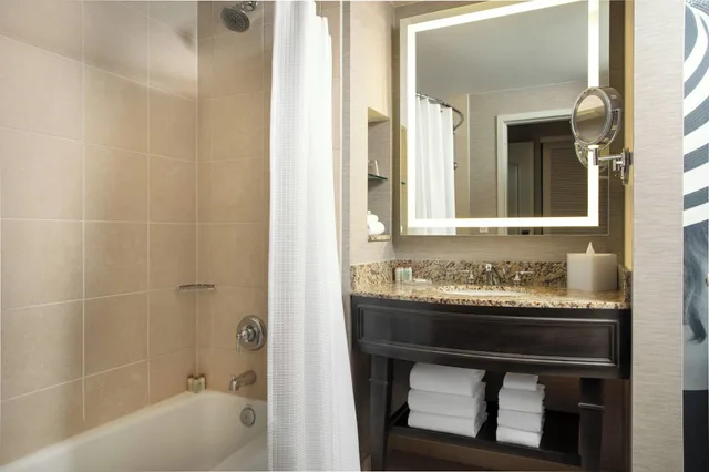 غرفة كلوب تنفيذية رباعية، Renaissance Tampa International Plaza Hotel 4/5