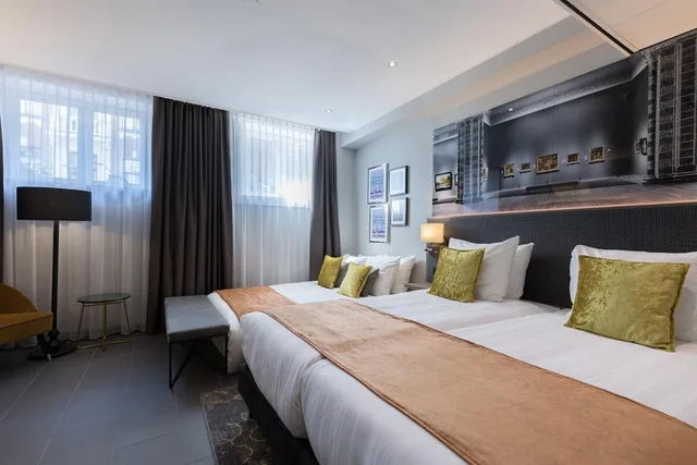 Comfort, 1 Double and 1 Single Bed, Partial View، Leonardo Hotel Amsterdam Museum Quarter 7/13