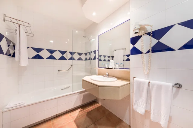 Room, Single, Double Bed, Lateral Side Sea View، Be Live Experience Orotava 4/4