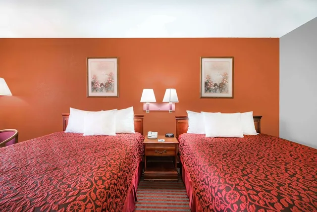 غرفة بسريرين كوين للمدخنين، Days Inn by Wyndham McAllen 5/9