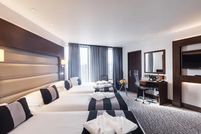 غرفة رباعية بأربعة أسرّة، Park Grand London Heathrow 1/1