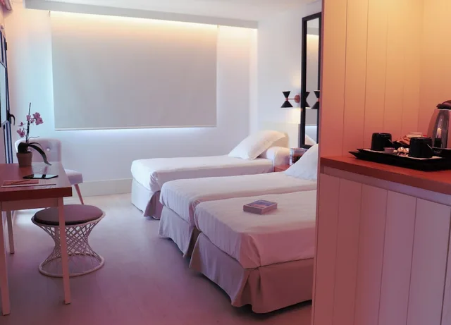 Standard, Double Bed, Almirante Hotel 2/7