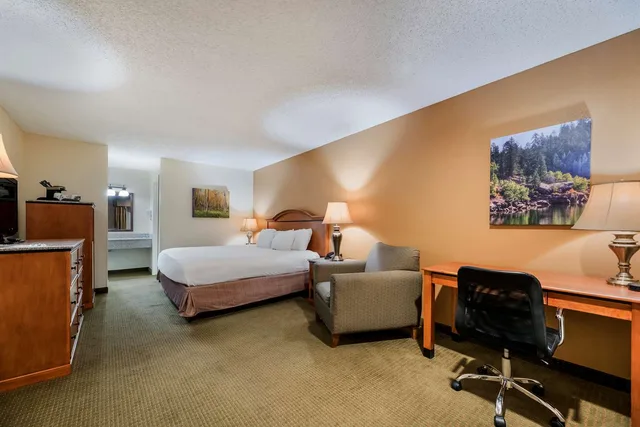 Upstairs, Executive, King Bed, Sofa، Best Western Sunrise Inn 3/4