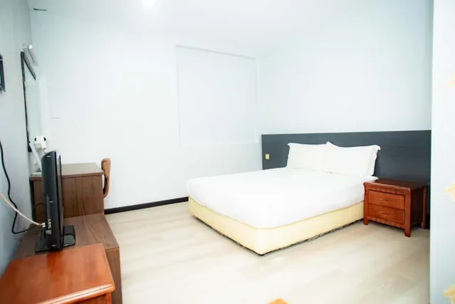 Gallery, Queen Bed, No Window، Prince Hotel 1/1
