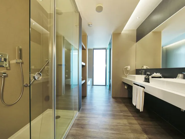 جناح جونيور بشرفة، Jupiter Marina 8/8