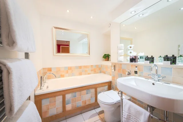 2 Bedrooms, Classic, Apartment, Double and Twin Beds, Partial View, 2 Bathrooms، Highland Apartments By Mansley 7/8