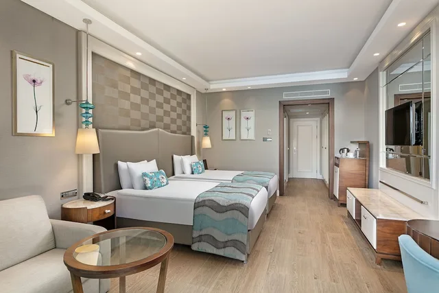 Swim Up, Pool, Family, Suite, Queen and Twin Beds, 2 Sofa، Titanic Deluxe Golf Belek 6/10
