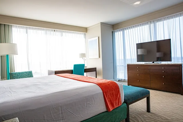 جناح سيغنتشر بسرير كينج، River Spirit Casino Resort 1/3