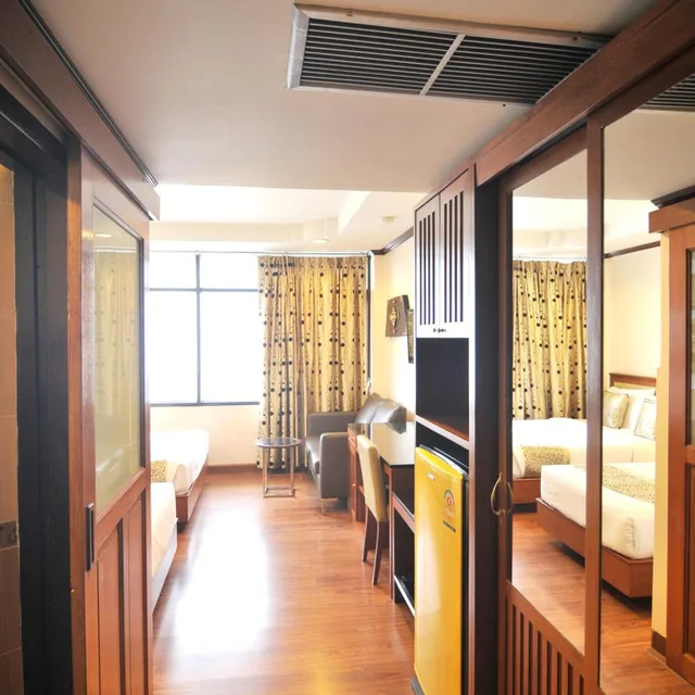 غرفة بسريرين منفصلين بإطلالة على المسبح، Malaysia Hotel 8/10