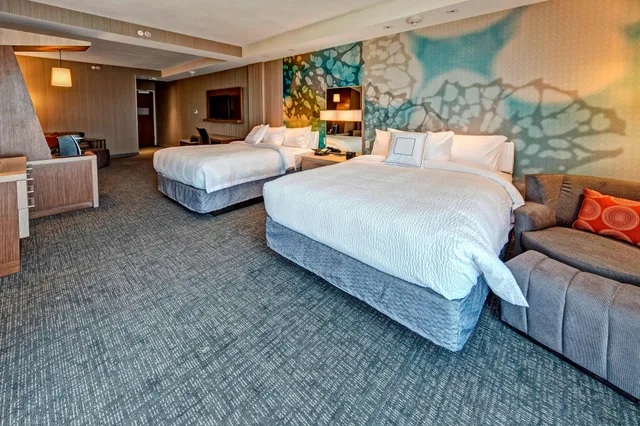 جناح بسريرين كوين، COURTYARD WESTBURY LONG ISLAND 1/4