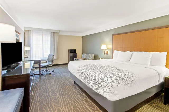 غرفة بسرير كينج، La Quinta Inn & Suites by Wyndham Ruidoso Downs 5/10