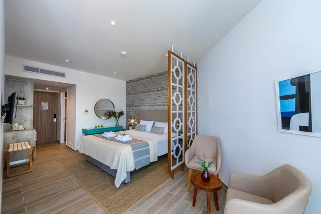 Deluxe, Single Bed, Lateral Side Sea View, Executive Lounge Access, Leonardo Plaza Cypria Maris Beach Hotel And Spa - Adults Only 2/8