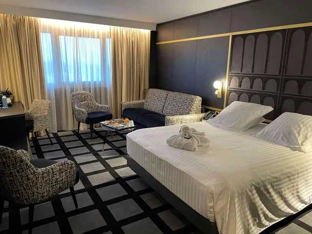 غرفة سوبيريور بسرير كوين، MERCURE ORLEANS CENTRE 1/5