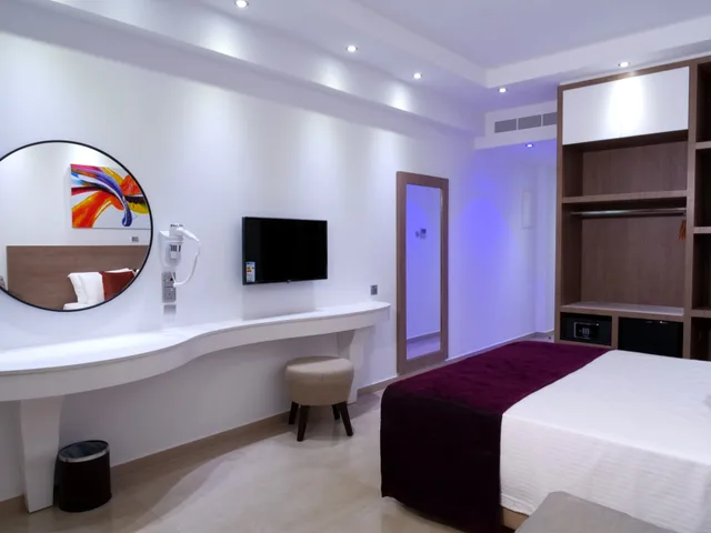 غرفة سوبيريور بسرير مزدوج أو سريرين منفصلين بإطلالة على البحر، Amethyst Napa Hotel & Spa 2/4