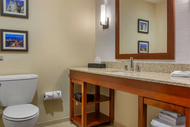 جناح بسريرين كوين، Comfort Inn & Suites Boise Airport 3/3