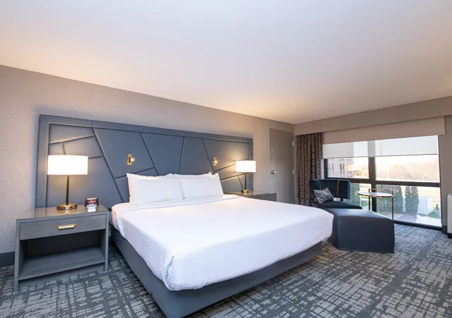 غرفة بريميوم بسرير كينج، Crowne Plaza Hotel Providence Warwick 4/7