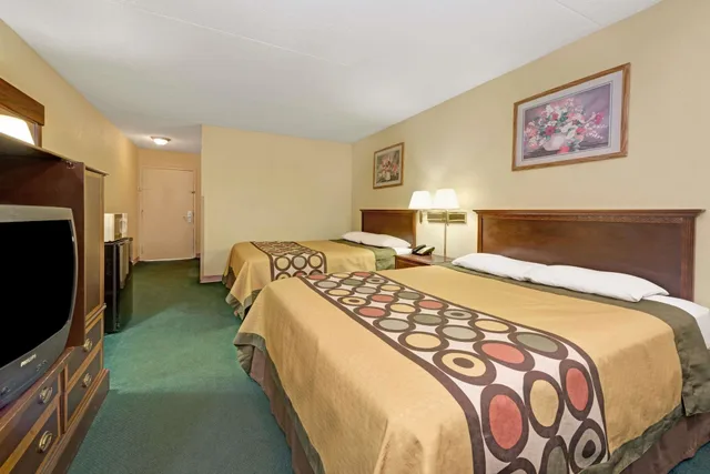 غرفة قياسية بسريرين كوين، Super 8 by Wyndham Indianapolis South 1/7