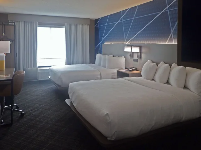 غرفة قياسية بسريرين كوين، Comfort Inn & Suites Hampton Near Coliseum 2/4