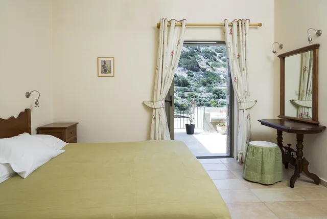 فيلا بأربعة أسرّة بغرفتي نوم بإطلالة جزئية على البحر بمسبح خاص، Istron Villas 3/8