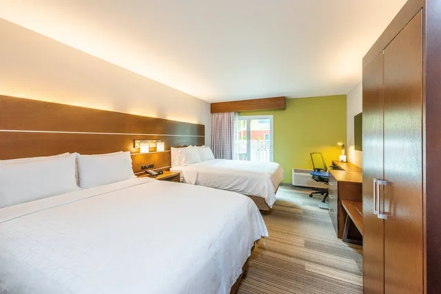 غرفة قياسية بسريرين كوين لذوي الإعاقة، Holiday Inn Express & Suites Bradenton West, an IHG Hotel 2/5