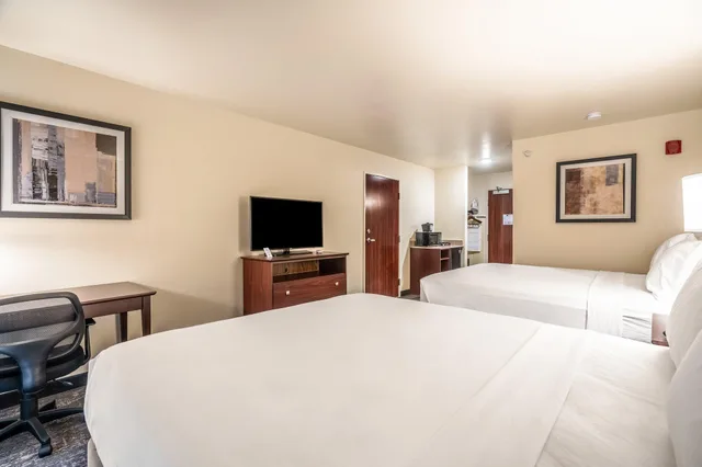 غرفة بسريرين كوين لذوي الإعاقة، Cobblestone Hotel & Suites - Newport 1/2