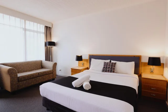 Standard, Queen Bed, Comfort Inn Traralgon 1/7
