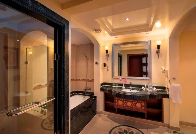 غرفة بسرير كينج بإطلالة على المسبح، Premier Le Reve Hotel and Spa - Adults Only (+16) 4/4