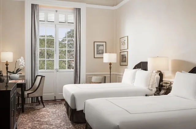 Landmark, Twin Beds، Raffles Hotel Le Royal 4/6