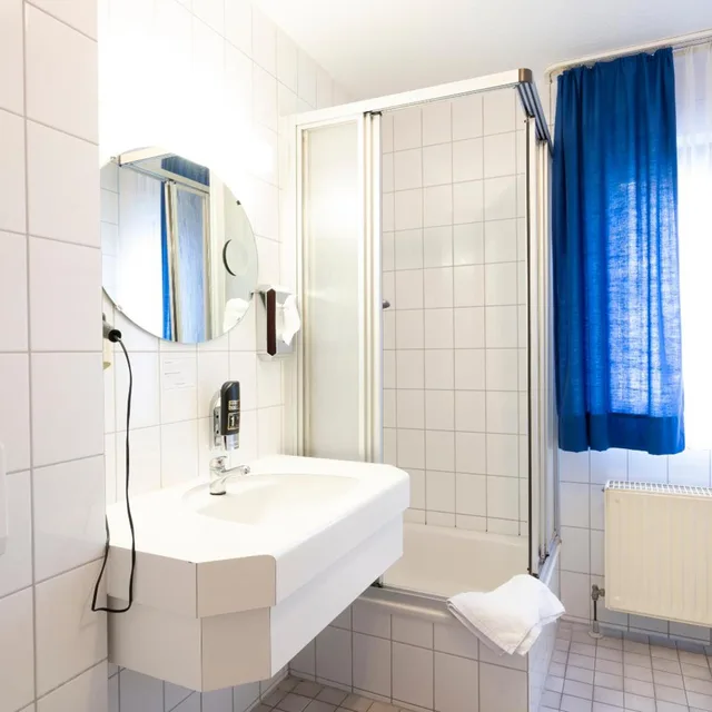 غرفة بسرير مزدوج بشرفة، Hotel Astoria Am Urachplatz 4/4