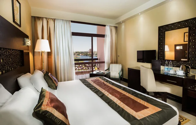 غرفة بسرير كينج بإطلالة على النهر، Pyramisa Island Hotel Aswan 1/7