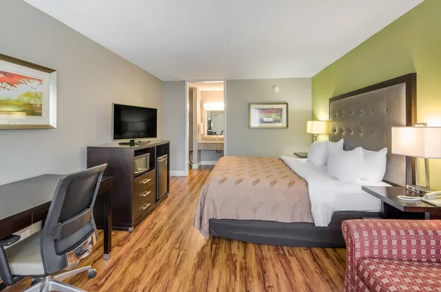 غرفة قياسية بسرير كينج، Quality Inn Roanoke Airport 3/4