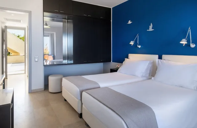 East, Double Bed, Sea View، Majestic 1/8