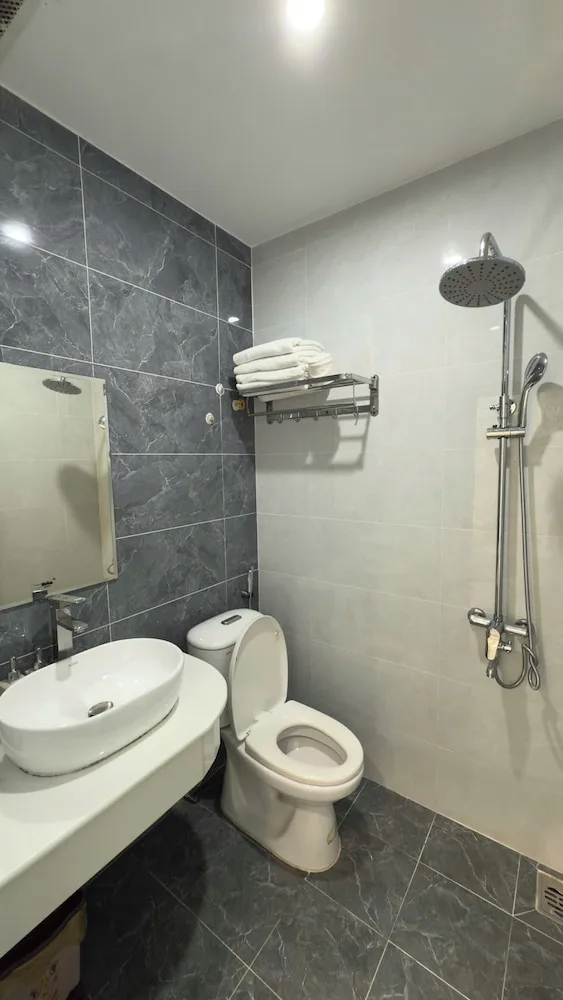 Deluxe, Quadruple, 2 Queen Beds, Hoang Thang Hotel 3/3