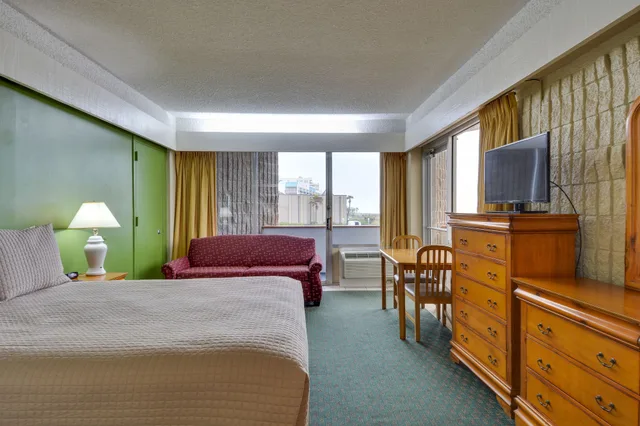Efficiency, Standard, Queen Bed, Ocean Front, Sofa, Kitchenette، Padre South Hotel On The Beach 1/4