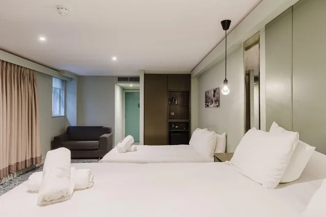 جناح سوبيريور، Signature Townhouse Hyde Park 5/10