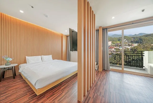 Condo, Deluxe, Suite, Forest View، Ocean To You Resort Sokcho Seorak Beach Hotel And Condo 2/9