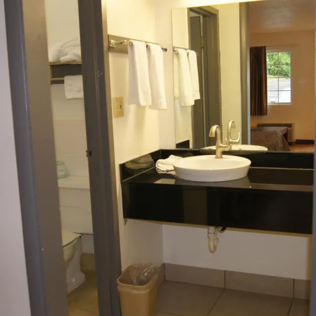 غرفة بسرير كينج، Executive Inn 6/6
