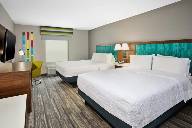 غرفة بسريرين كوين، Hampton Inn & Suites - Cape Coral/Fort Myers Area, FL 1/4